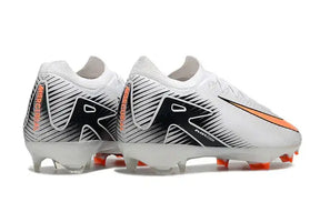 Chuteira Nike Air Zoom Mercurial Vapor 16 Elite FG - Branco, Preta e Laranja com design aerodinâmico.