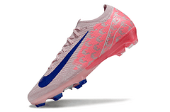 Chuteira Nike Air Zoom Mercurial Vapor 16 Elite FG Laranja e Azul em fundo branco.