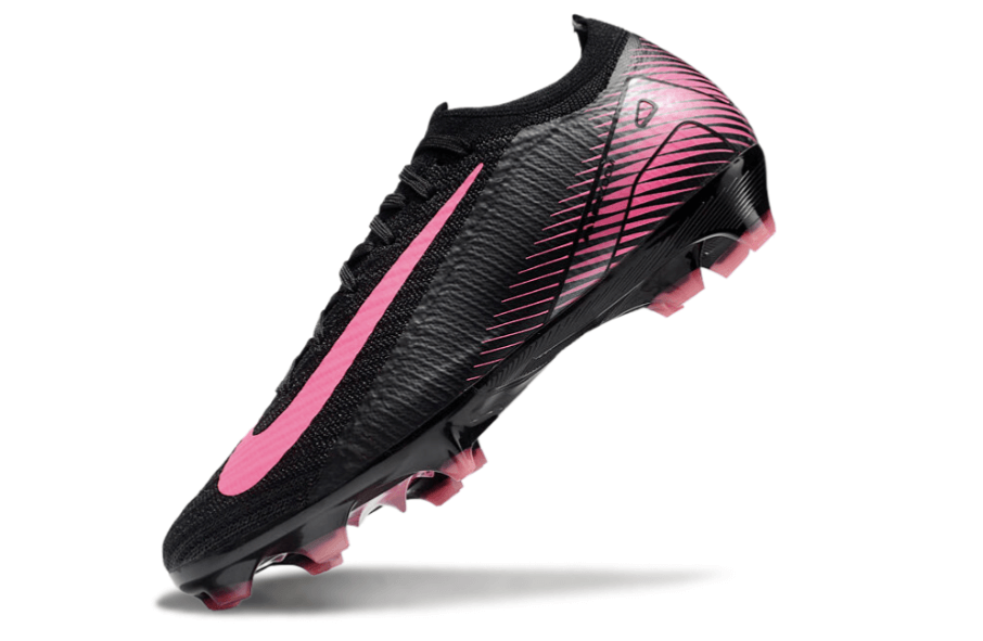 Chuteira Nike Air Zoom Mercurial Vapor 16 Elite FG Preta e Rosa com design aerodinâmico e tecnologia avançada.