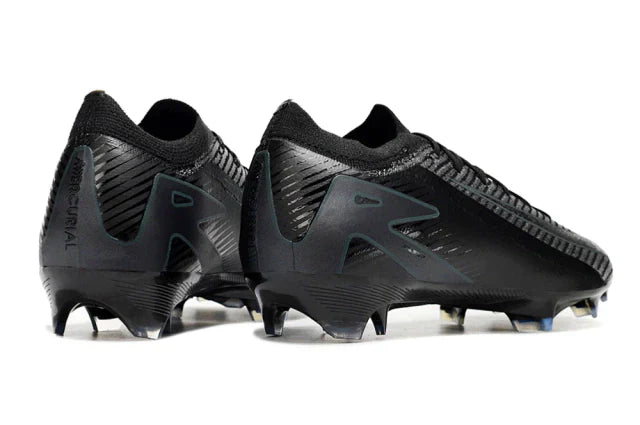 Chuteira Nike Air Zoom Mercurial Vapor 16 Elite FG - Preto em fundo branco, mostrando detalhes na parte traseira.