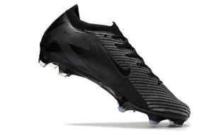 Chuteira Nike Air Zoom Mercurial Vapor 16 Elite FG - Preto em ângulo destacado mostrando design aerodinâmico e cores escuras.