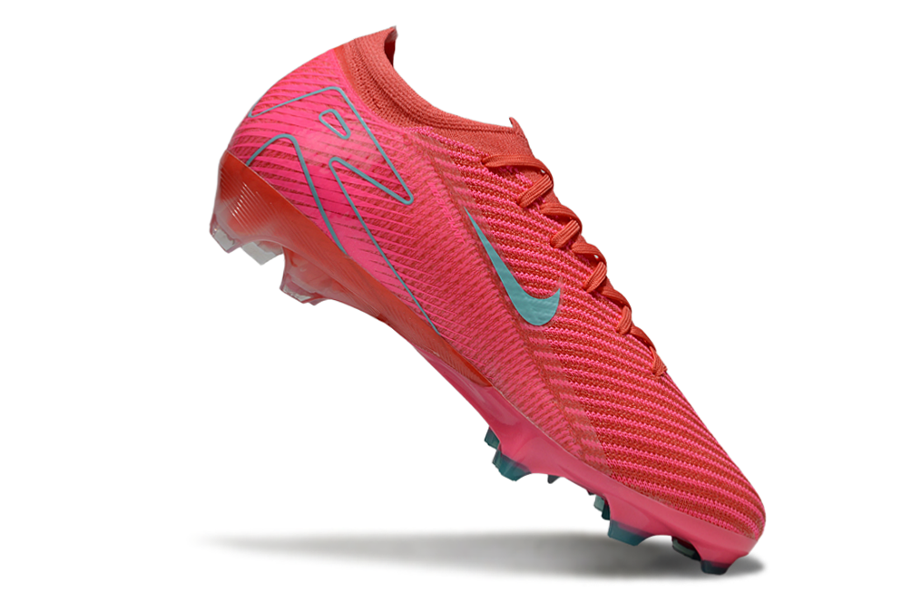 Chuteira Nike Air Zoom Mercurial Vapor 16 Elite FG - Rosa e Azul - Pack Mad Energy em destaque, com design vibrante.