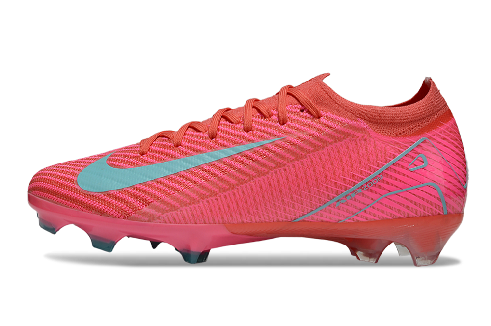 Chuteira Nike Air Zoom Mercurial Vapor 16 Elite FG - Rosa e Azul - Pack Mad Energy lado esquerdo destaca cor vibrante.