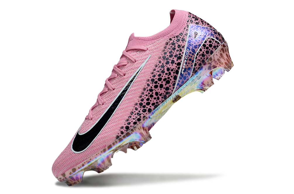 Chuteira Nike Air Zoom Mercurial Vapor 16 Elite FG - Rosa em destaque, com design aerodinâmico e cores vibrantes.