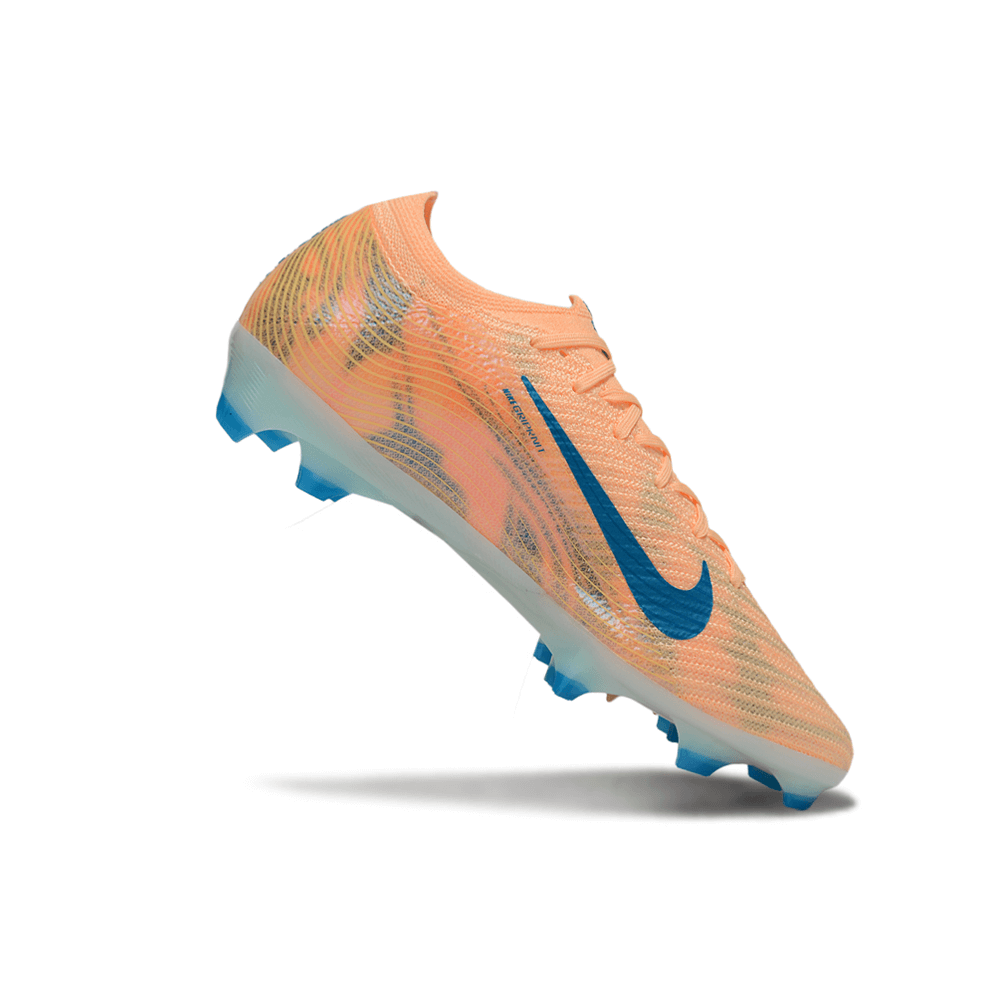 Chuteira Nike Air Zoom Mercurial Vapor 16 "Mbappé" em cor laranja e azul, com design aerodinâmico e tecnologia de ponta.