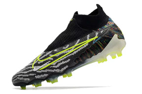 Chuteira Nike Gripknit Phantom GX Elite Dynamic Fit FG Preta e Verde, design sofisticado para futebol.