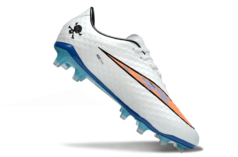 Chuteira Nike Hypervenom Elite FG - Branca e Azul com design aerodinâmico e tecnologia Flyknit para alto desempenho.
