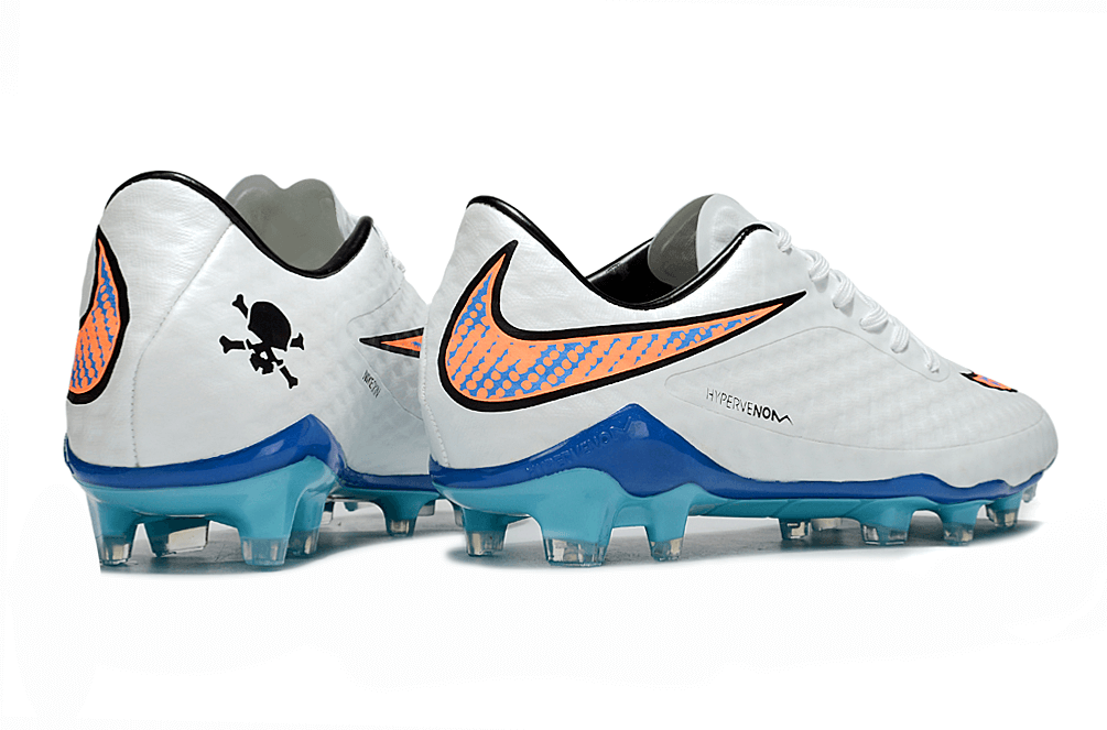 Chuteira Nike Hypervenom Elite FG - Branca e Azul com design aerodinâmico e tecnologia Flyknit.