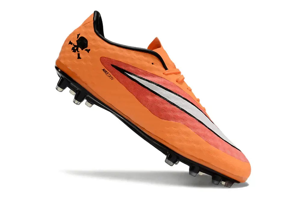 Chuteira Nike Hypervenom Elite FG Laranja perfil visto de lado, ideal para atacantes que buscam velocidade e precisão.