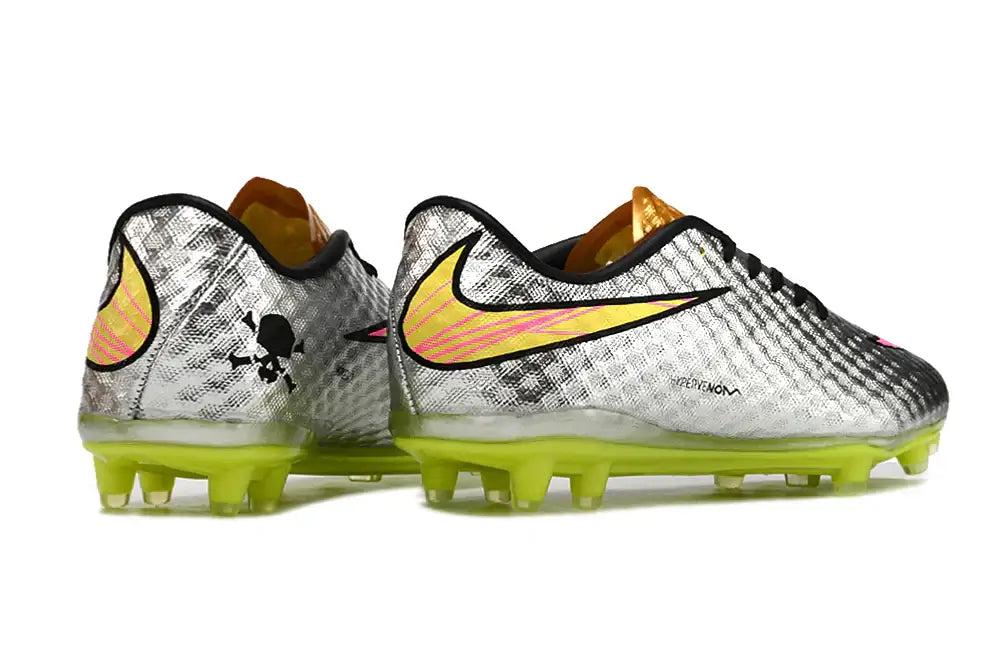 Chuteira Nike Hypervenom Elite FG - Prateada com design aerodinâmico e tecnologia de ponta.