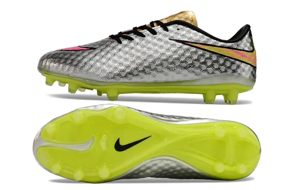 Chuteira Nike Hypervenom Elite FG - Prateada vista lateral e sola, design leve e aerodinâmico para velocidade no campo.