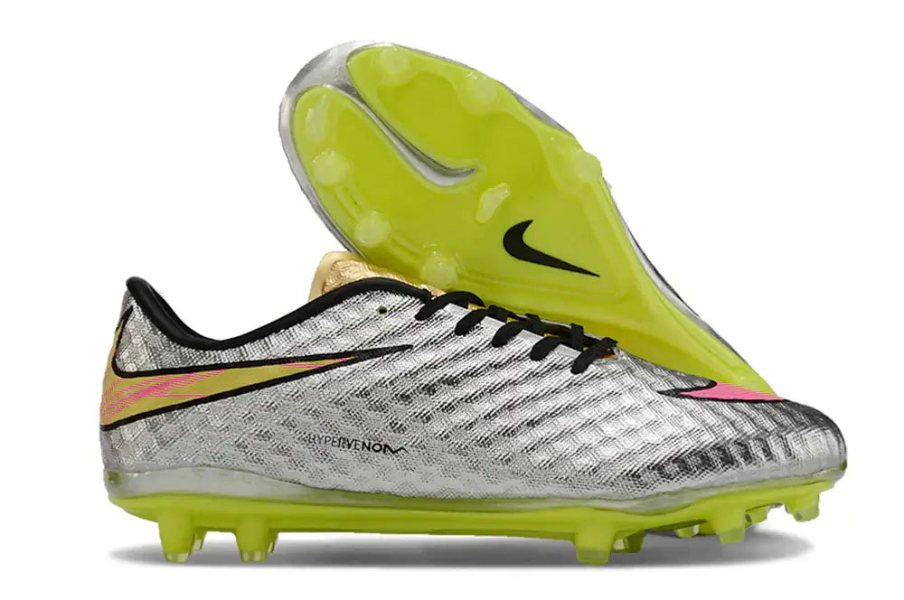 Chuteira Nike Hypervenom Elite FG - Prateada com design aerodinâmico e controle excepcional.