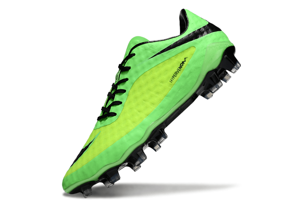 Chuteira Nike Hypervenom Elite FG Verde e Preta vista lateral, destacando design e tecnologia de desempenho.