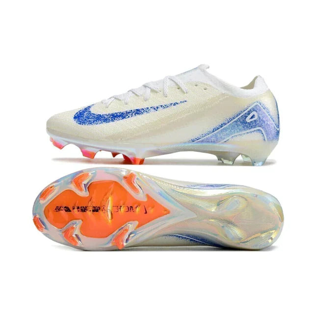 Chuteira Nike Mercurial Air Zoom Vapor 16 Elite FG Branca e Azul, vista lateral e solado em destaque.