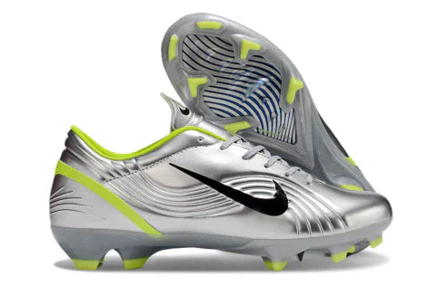 Chuteira Nike Mercurial Air Zoom Vapor 2002 Elite FG Prata com design aerodinâmico e tecnologia Air Zoom