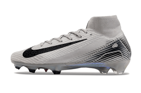 Chuteira Nike Mercurial Superfly 10 Edição Especial FG Elite Cinza no lado esquerdo sobre fundo branco.