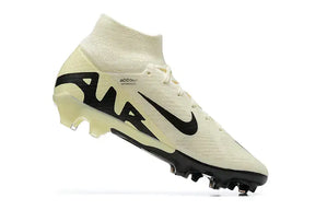 Chuteira Nike Mercurial superfly 9 Air Zoom Ultra FG em visão lateral, com design leve em tonalidade clara.