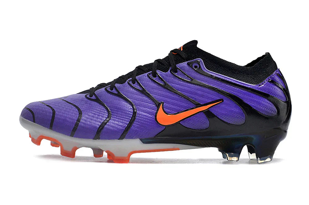 Chuteira Nike Mercurial Vapor 15 Air TN FG Roxa, Preto e Laranja em detalhe lateral.