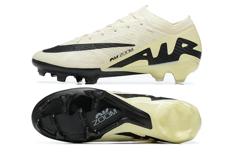 Chuteira Nike Mercurial Vapor 15 Air Zoom FG Bege e Preta com tecnologia de amortecimento e design elegante.