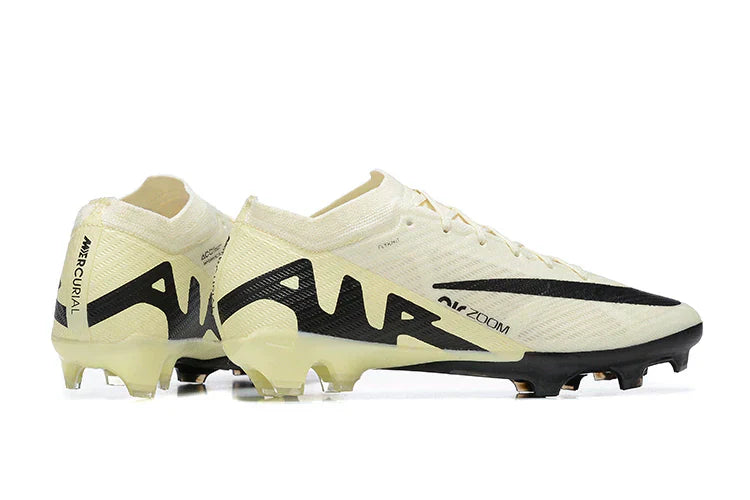 Chuteira Nike Mercurial Vapor 15 Air Zoom FG Bege e Preta com design elegante e tecnologia avançada