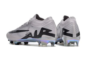 Chuteira Nike Mercurial Vapor 15 Air Zoom Ultra FG Prata e Preta vista traseira com detalhe em preto.