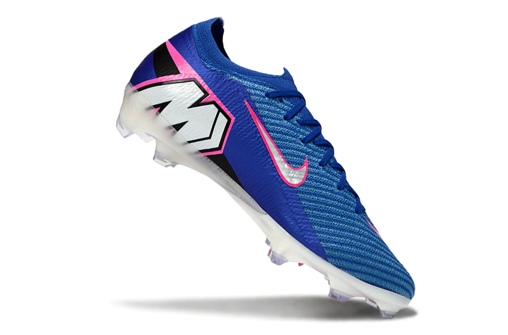Chuteira Nike Mercurial Vapor 16 Elite FG Azul Attack Pack em destaque, com design moderno e tecnologia de precisão.