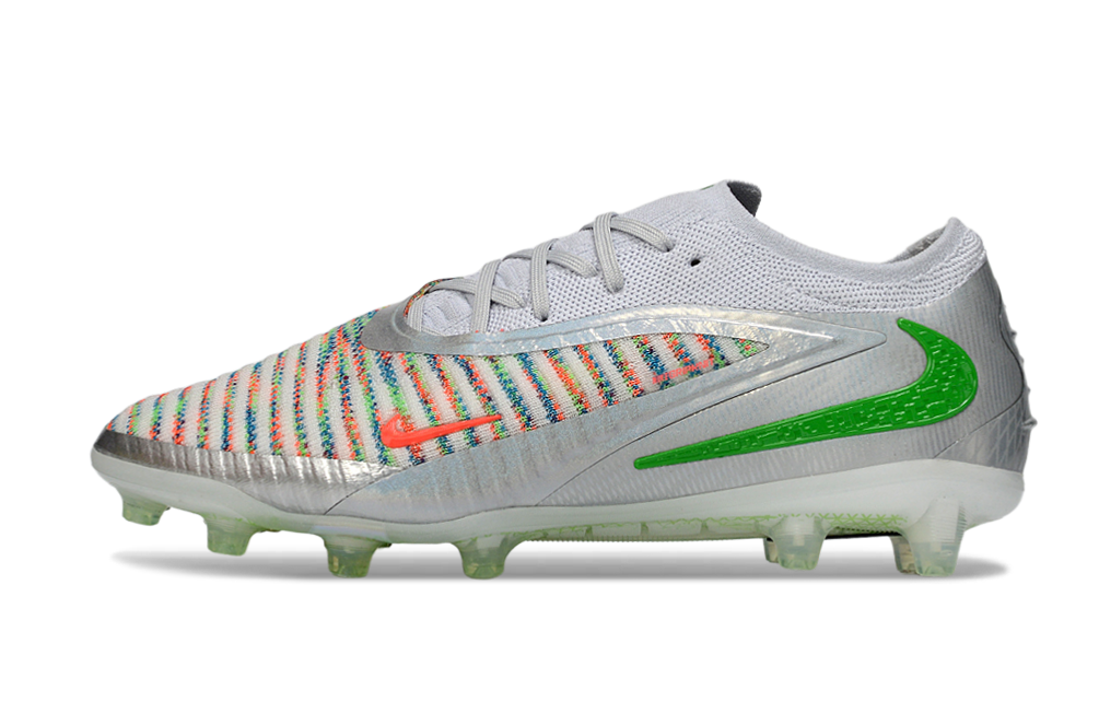 Chuteira Nike Phantom 6 Elite AG Branca e Dourada - Ed. "EA FC26" em vista lateral, com design vibrante e tecnologia avançada.