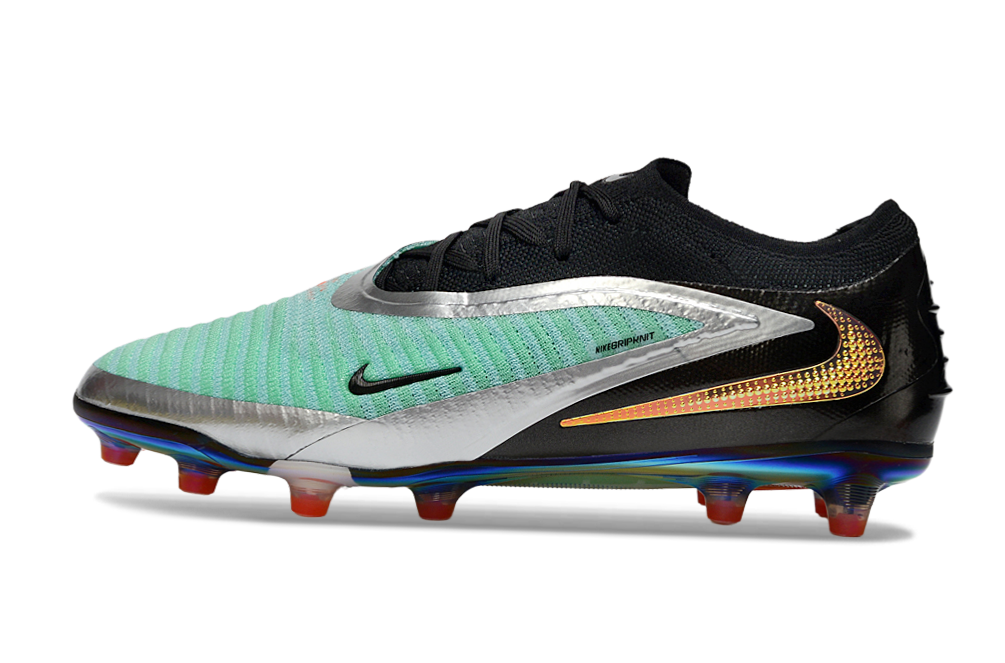 Chuteira Nike Phantom 6 Elite AG Cinza e Preta em destaque, com design moderno e sofisticado, ideal para campos sintéticos.