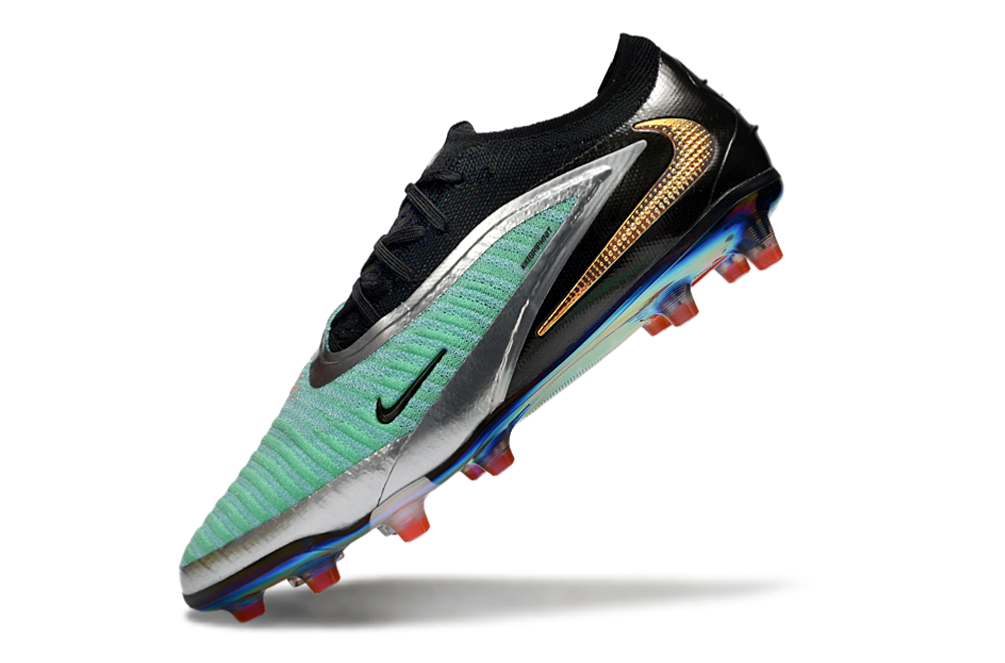 Chuteira Nike Phantom 6 Elite AG Cinza e Preta com design elegante e tecnologia de aderência para campos sintéticos.