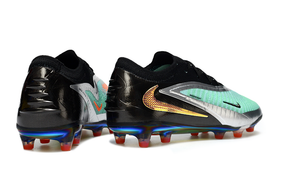 Chuteira Nike Phantom 6 Elite AG Cinza e Preta vista traseira com detalhes em verde e laranja.