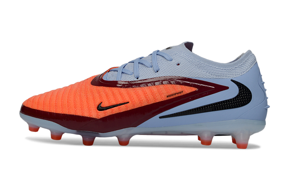 Chuteira Nike Phantom 6 Elite AG Vermelha e Azul - Scarry Good Pack em perspectiva lateral.