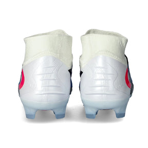 Chuteira Nike Phantom 6 Elite FG Azul Attack Pack – parte traseira com detalhes modernos e design agressivo.