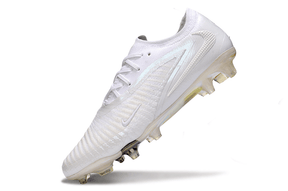 Chuteira Nike Phantom 6 Elite FG - Branca em perfil, destacando seu design elegante e tecnologia avançada.