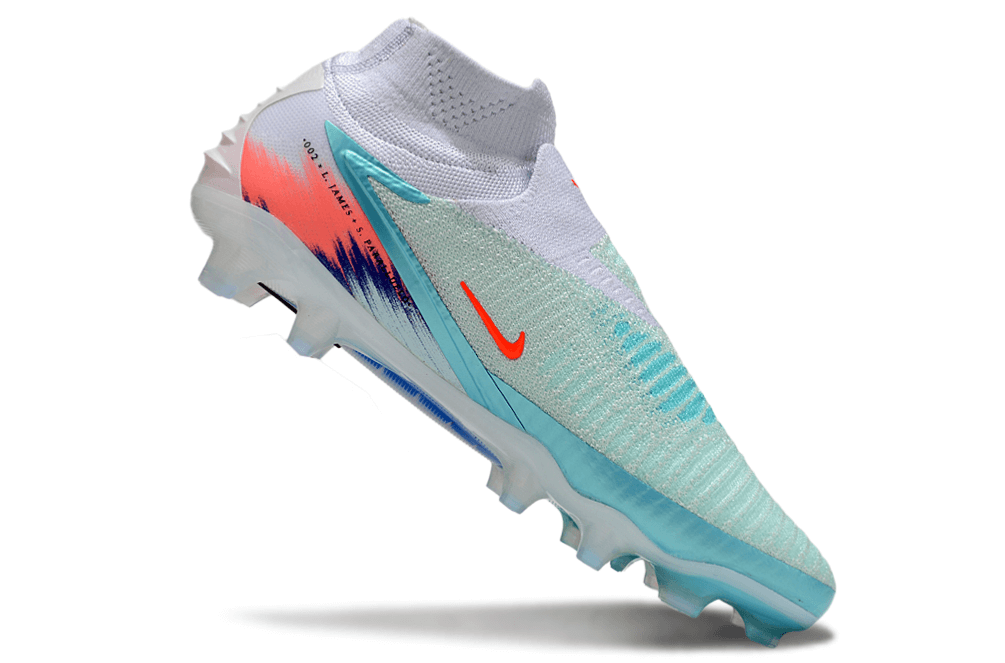 Chuteira Nike Phantom 6 Elite FG "New United Pack" destacando design moderno e tecnologia avançada.