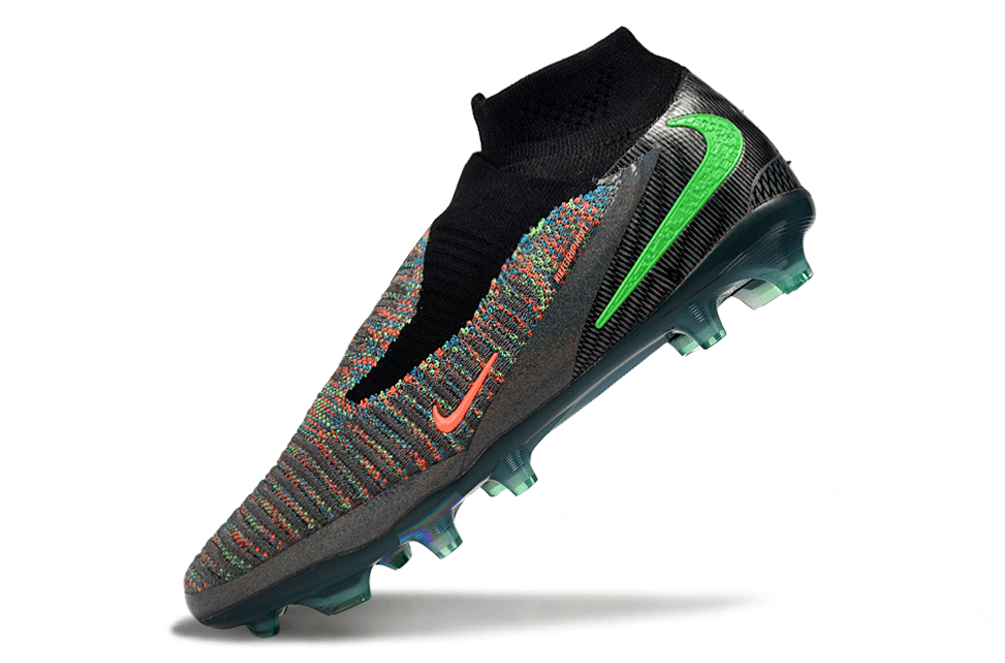 Chuteira Nike Phantom 6 Elite FG Preta e Dourada "EA FC" com design moderno e tecnologia avançada.
