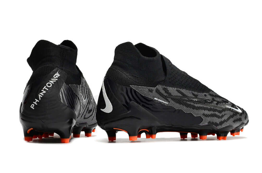 Chuteira Nike Phantom GX Elite FG Preta - Entrega Imediata, vista traseira com detalhes em preto e laranja.