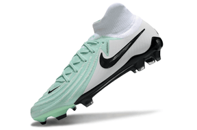Chuteira Nike Phantom Luna Elite NU FG Branca, Verde e Preto em destaque, com design inovador e tecnologia avançada.