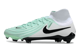 Chuteira Nike Phantom Luna Elite NU FG Branca, Verde e Preto lado esquerdo em detalhe com tecnologia para controle.