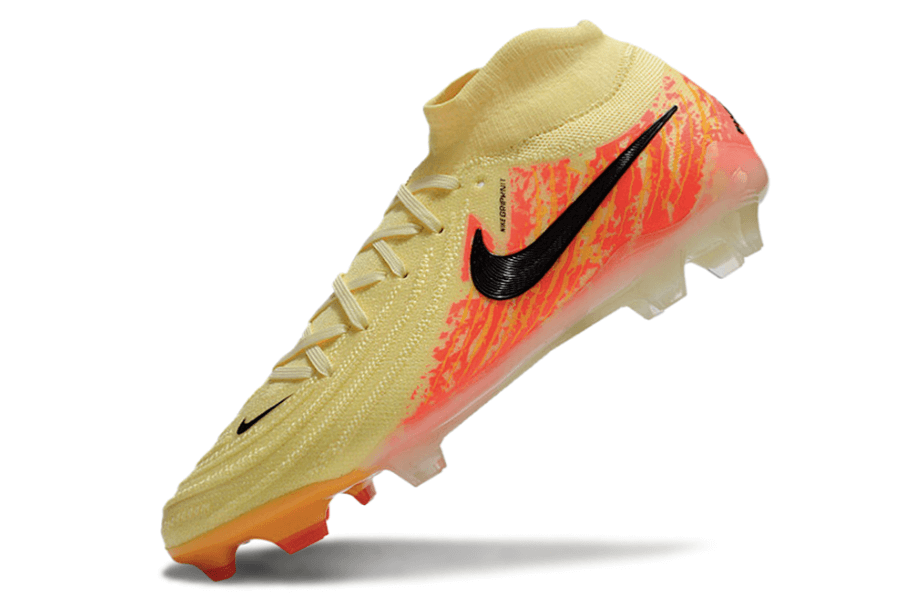 Chuteira Nike Phantom Luna Elite NU FG Laranja e Amarelo em fundo branco, destacando sua tecnologia e design inovador.