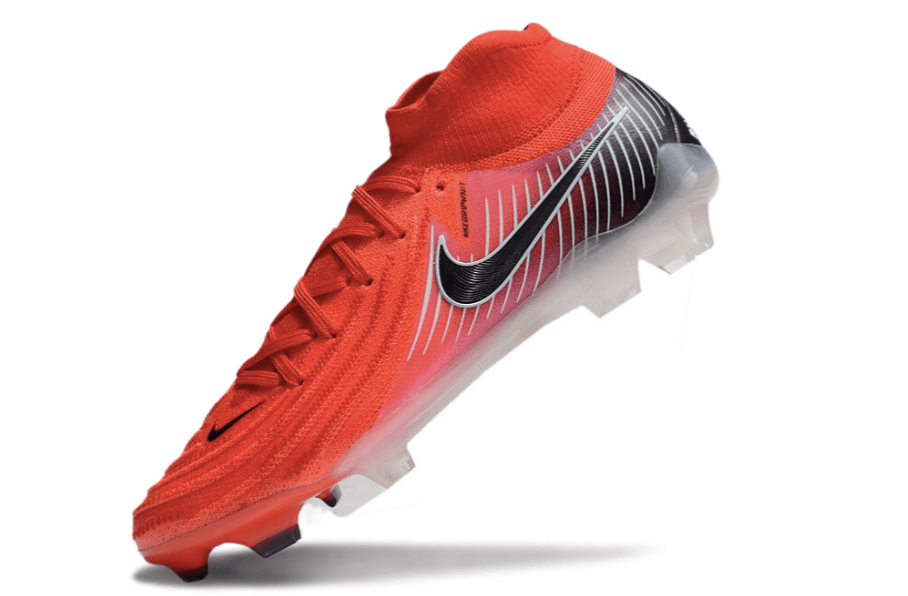 Chuteira Nike Phantom Luna Elite NU FG Vermelha, Preto e Branco em ângulo lateral, destacando design e tecnologia avançada.