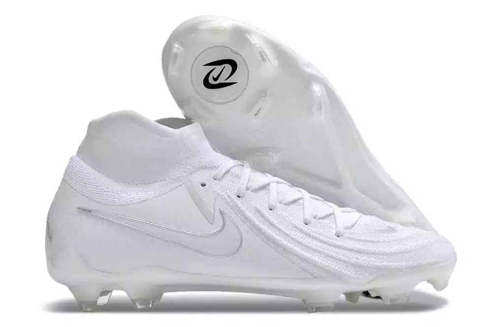 Chuteira Nike Phantom Luna II FG Branca em destaque, mostrando design elegante e tecnologia avançada para desempenho em campo.