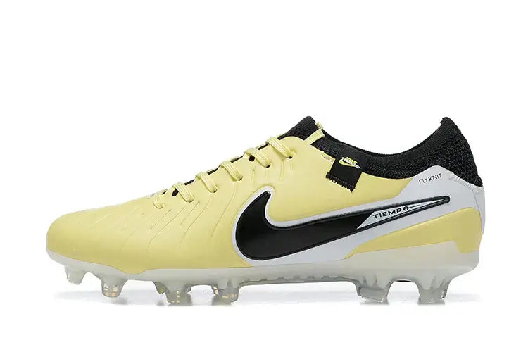 Chuteira Nike Tiempo Legend 10 FG - Amarelo e Preto vista lateral com design em amarelo e preto.