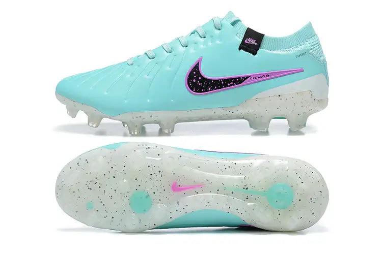 Chuteira Nike Tiempo Legend 10 FG - Azul vista lateral e inferior, com design em azul e detalhes em rosa