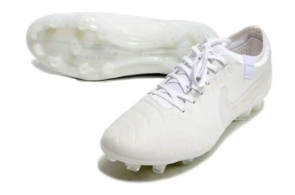 Chuteira Nike Tiempo Legend 10 FG - Branca - Edição Especialo em display, foco em design e tecnologia para futebol.