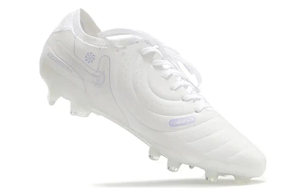 Chuteira Nike Tiempo Legend 10 FG - Branca - Edição Especialo em destaque, ideal para controle e desempenho no futebol.