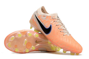 Chuteira Nike Tiempo Legend 10 FG - Laranja "United Pack" com design moderno e tecnologia de ponta para desempenho em campo.
