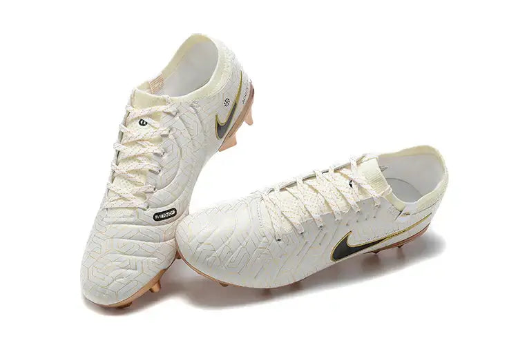 Chuteira Nike Tiempo Legend 10 FG - Pack United com design premium e tecnologia para conforto e controle em campo.