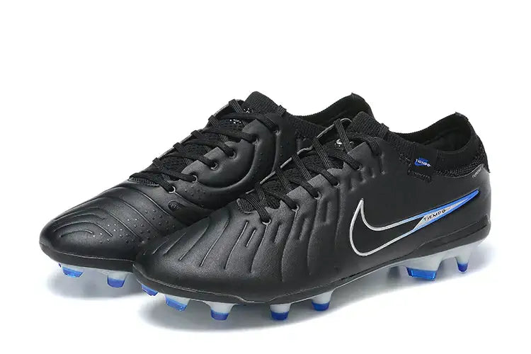 Chuteira Nike Tiempo Legend 10 FG - Preta e Azul - Pack Shadow, ideal para futebol, com design clássico e desempenho superior.