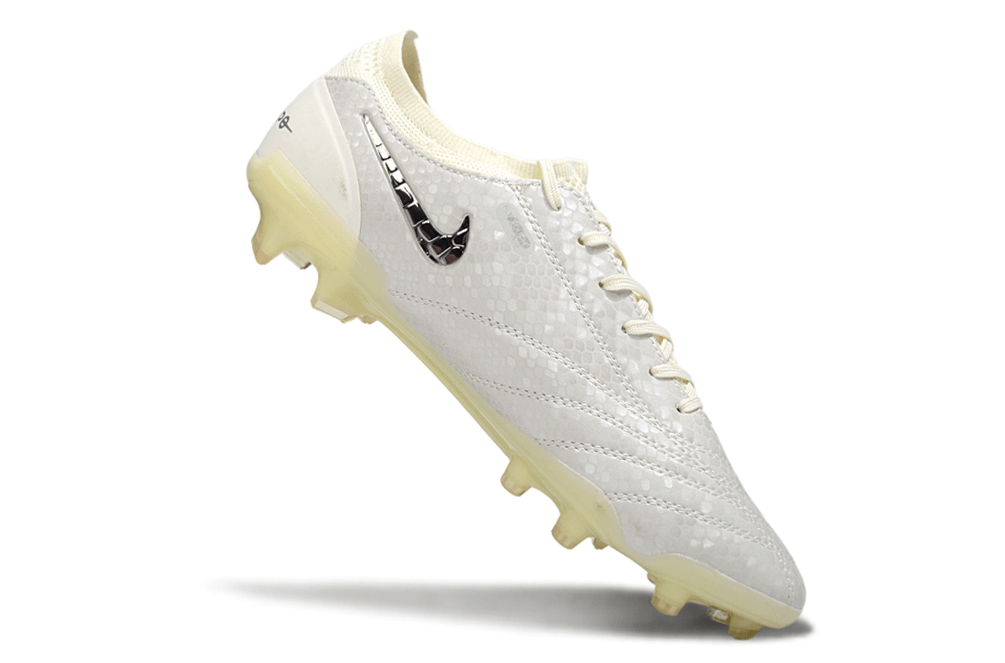 Chuteira Nike Tiempo Legend X Elite FG Prata - Imagem do modelo em prata com design sofisticado.