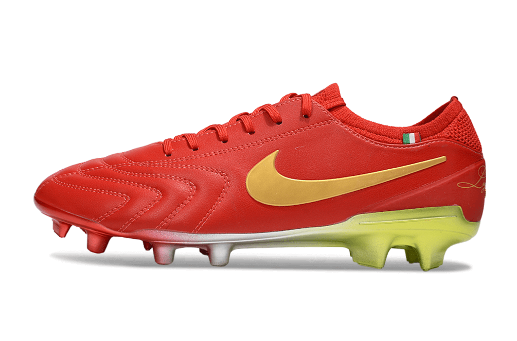 Chuteira Nike Tiempo Legend X Elite FG Vermelha lado com detalhe em dourado e soleira amarela.